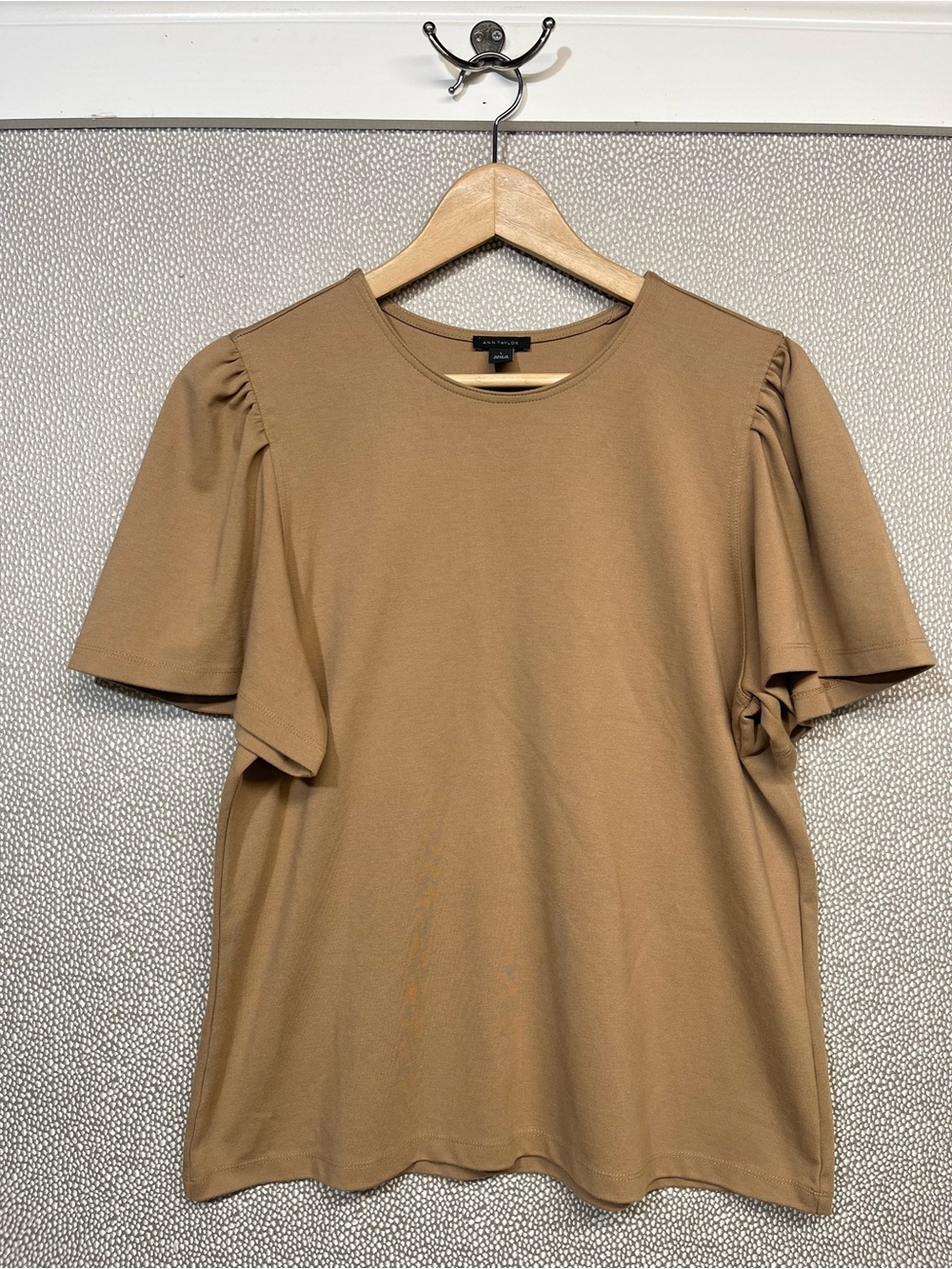 L Ann Taylor Tan Short Sleeve Puff Shoulder Knit Top